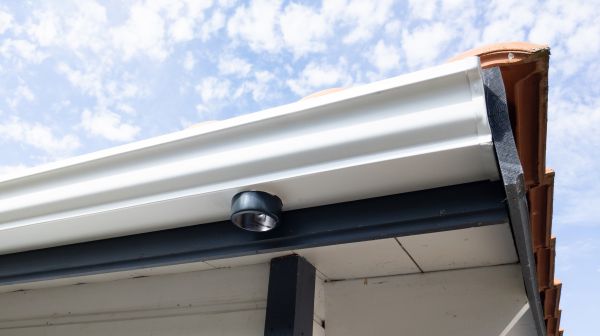 Seamless Gutters Installation in Van Nuys