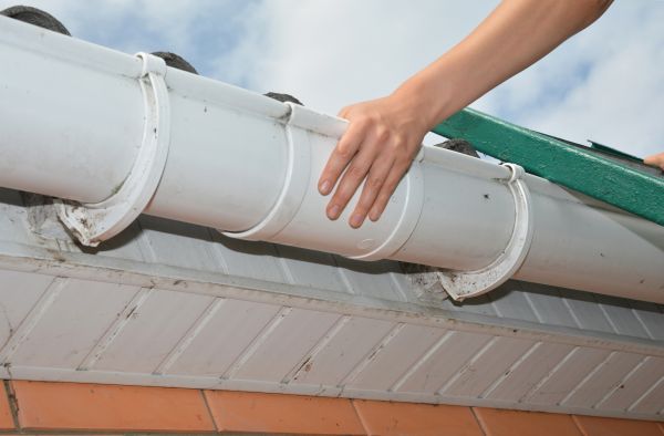 Gutter Reattachment in Van Nuys