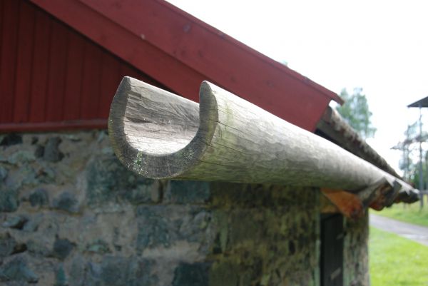 Wooden Gutter Repair in Van Nuys