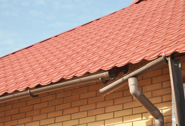Loose Gutter Repair in Van Nuys