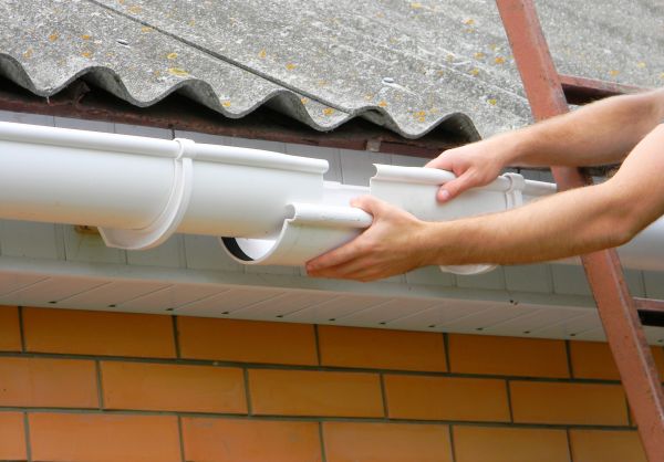 Gutter Hanging in Van Nuys